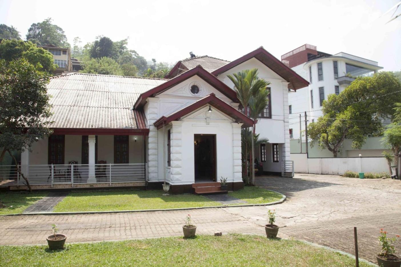 Antique Tourists Lodge Kandy Bagian luar foto