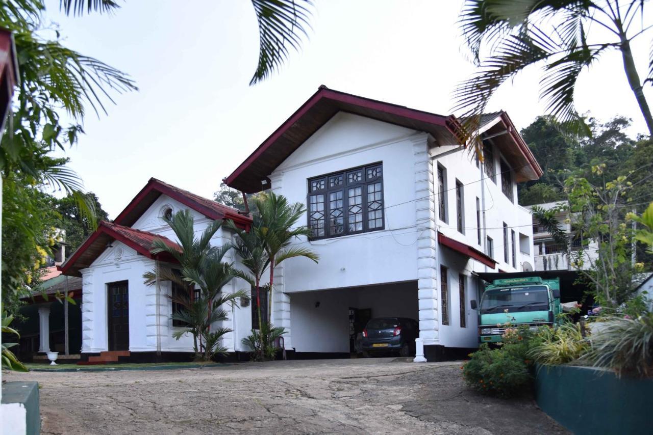 Antique Tourists Lodge Kandy Bagian luar foto