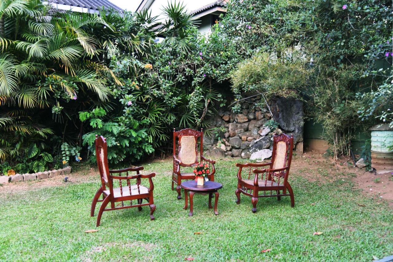 Antique Tourists Lodge Kandy Bagian luar foto